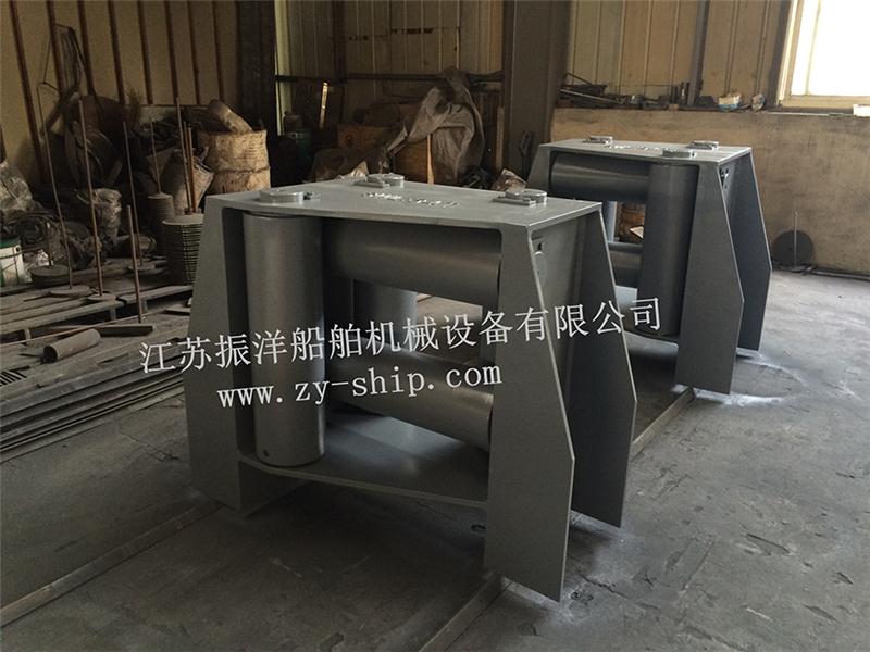 五滚柱导缆器